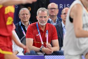 Paris 2024 - King Felipe Watches Basketball 3x3