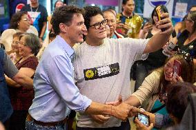 Trudeau Attends Folklorama Filipino Pavilion - Winnipeg