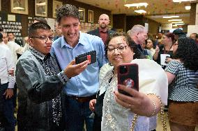 Trudeau Attends Folklorama Filipino Pavilion - Winnipeg