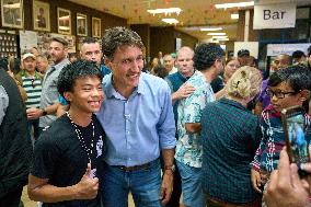 Trudeau Attends Folklorama Filipino Pavilion - Winnipeg