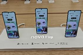 Huawei Nova Flip Foldable Screen Phone