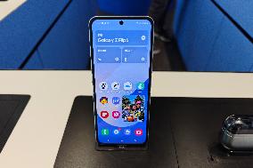 SAMSUNG Galaxy Fold6 Galaxy Flip6