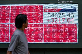 JAPAN-TOKYO-STOCKS-REBOUND