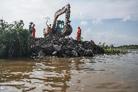 (SpotNews)CHINA-LIAONING-TIELING-RIVER EMBANKMENT-BREACH (CN)