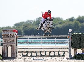 (PARIS2024)FRANCE-VERSAILLES-OLY-EQUESTRIAN