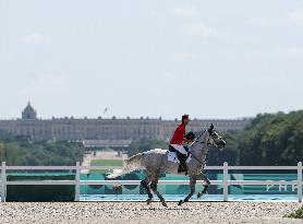 (PARIS2024)FRANCE-VERSAILLES-OLY-EQUESTRIAN