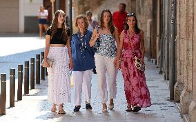 Spanish Queens And Princesses Out Shopping - Mallorca