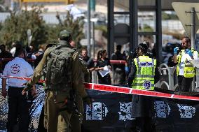 Israeli Woman Injured In Stabbing Attack At Checkpoint - Jerusalem