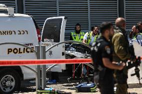 Israeli Woman Injured In Stabbing Attack At Checkpoint - Jerusalem