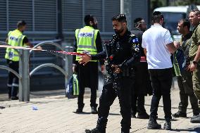 Israeli Woman Injured In Stabbing Attack At Checkpoint - Jerusalem