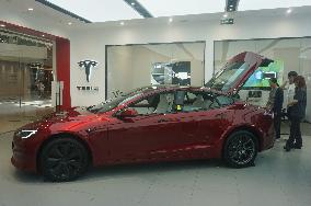 Tesla Recalls Electric Cars