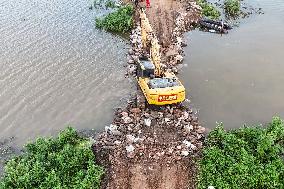 (SpotNews)CHINA-LIAONING-TIELING-DIKE BREACH SEALED (CN)