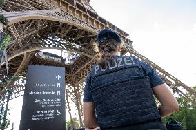 Paris 2024 : German Police Under Eiffel Tower