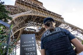 Paris 2024 : German Police Under Eiffel Tower