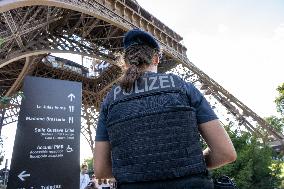 Paris 2024 : German Police Under Eiffel Tower