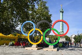 Camp Of Migrants And Homeless Set Up On Place De La Bastille - Paris