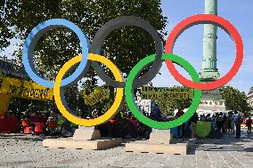 Camp Of Migrants And Homeless Set Up On Place De La Bastille - Paris