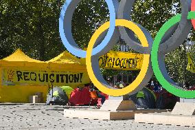 Camp Of Migrants And Homeless Set Up On Place De La Bastille - Paris