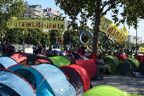 Camp Of Migrants And Homeless Set Up On Place De La Bastille - Paris