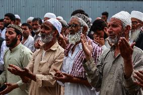 Special Prayers To End Dry Spell Offered In Kashmir