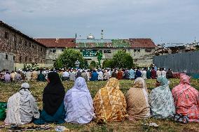 Special Prayers To End Dry Spell Offered In Kashmir