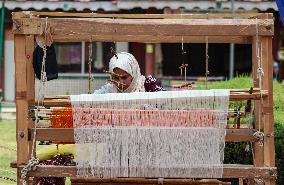 National Handloom Day Observed In Kashmir