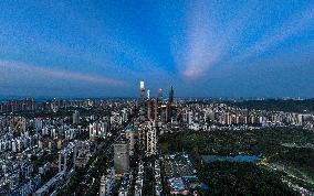 Tyndall Effect at Sunset in Nanning