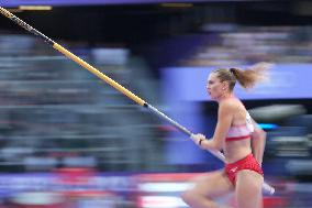 Paris 2024 - OnlyFans Star Alysha Newman Takes Bronze In Women’s Pole Vault