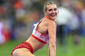 Paris 2024 - OnlyFans Star Alysha Newman Takes Bronze In Women’s Pole Vault