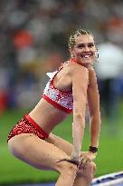 Paris 2024 - OnlyFans Star Alysha Newman Takes Bronze In Women’s Pole Vault