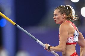 Paris 2024 - OnlyFans Star Alysha Newman Takes Bronze In Women’s Pole Vault