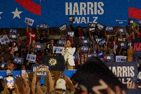 Walz And Harris Tour Battleground States - Detroit