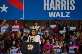 Walz And Harris Tour Battleground States - Detroit