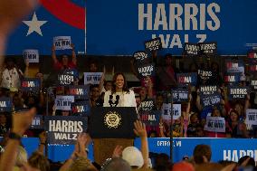 Walz And Harris Tour Battleground States - Detroit