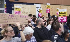 Counter-protest in London against anti-immigration riots