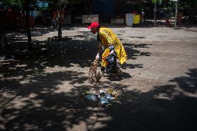 Daily Life In Dhaka