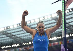 Paris 2024 - Australia’s Nina Kennedy Takes Gold In Women’s Pole Vault