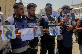 Palestinian Journalists Protest Over Attacks On The Press - Gaza