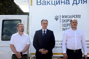 Transfer of 16 refrigerator trucks to transport vaccines in Kyiv