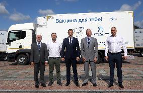 Transfer of 16 refrigerator trucks to transport vaccines in Kyiv