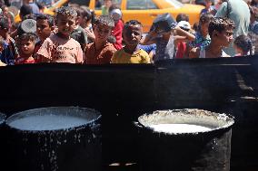 Palestinians Receive Food Rations Amid Conflict