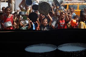 Palestinians Receive Food Rations Amid Conflict