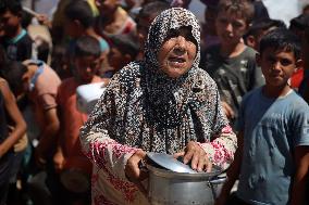 Palestinians Receive Food Rations Amid Conflict