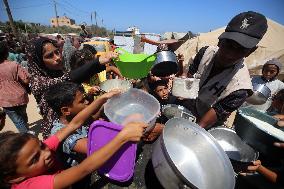 Palestinians Receive Food Rations Amid Conflict