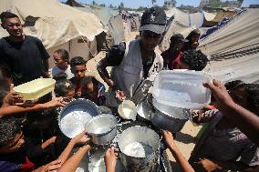 Palestinians Receive Food Rations Amid Conflict