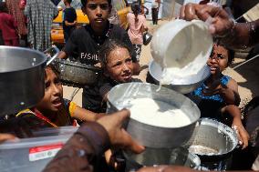 Palestinians Receive Food Rations Amid Conflict