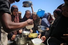 Palestinians Receive Food Rations Amid Conflict