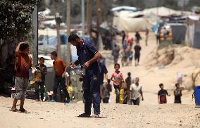 Palestinians Receive Food Rations Amid Conflict