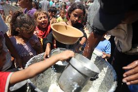 Palestinians Receive Food Rations Amid Conflict