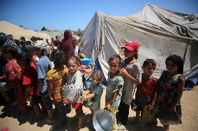 Palestinians Receive Food Rations Amid Conflict